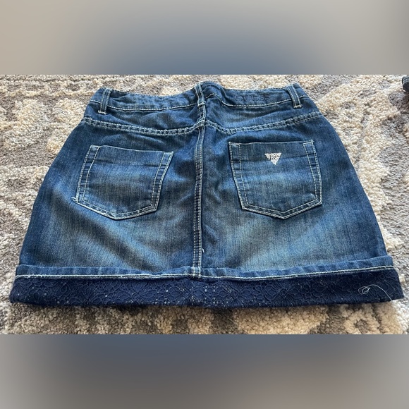 Y2K mini skirt by guess size medium. - Picture 8 of 9